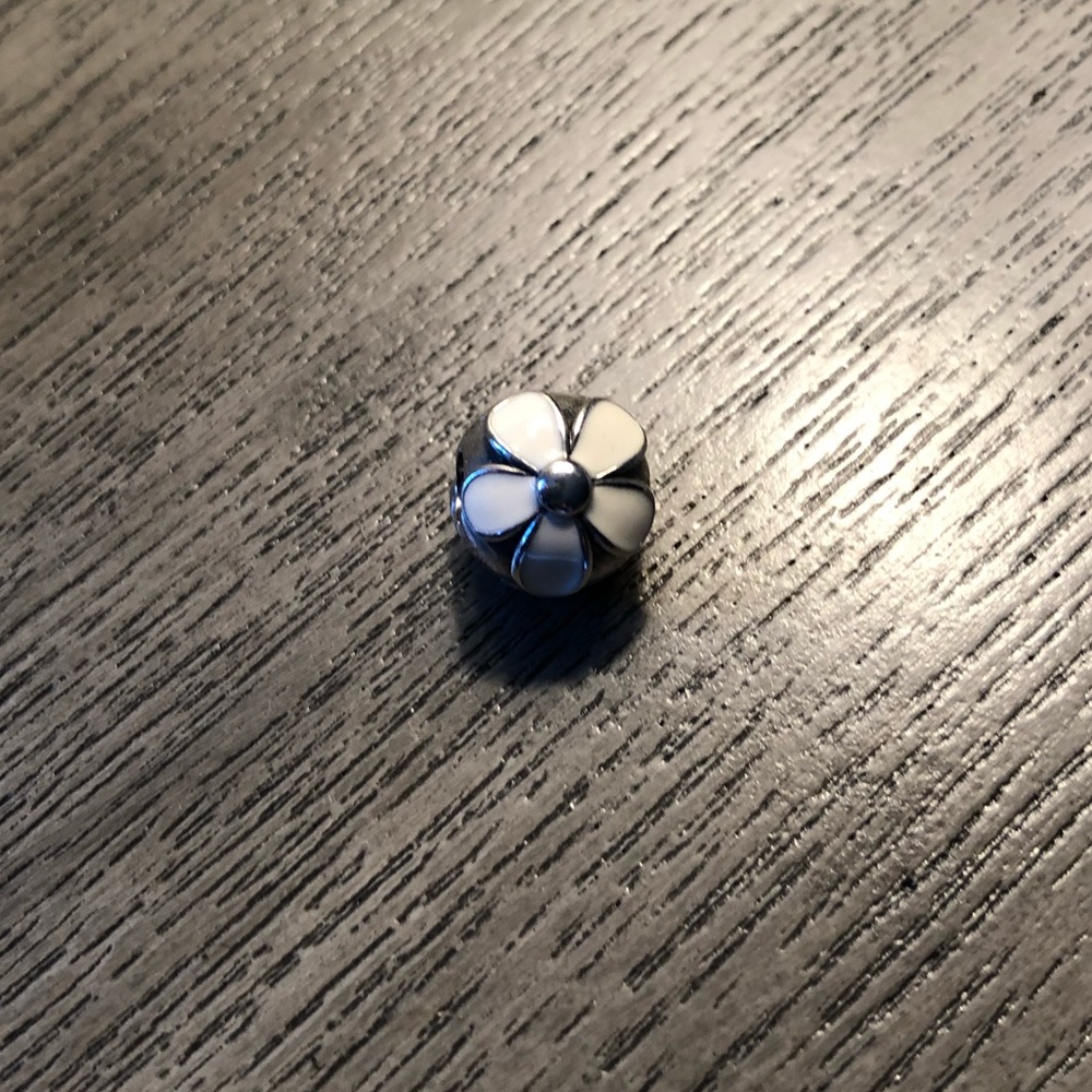 Pandora darling daisy clip